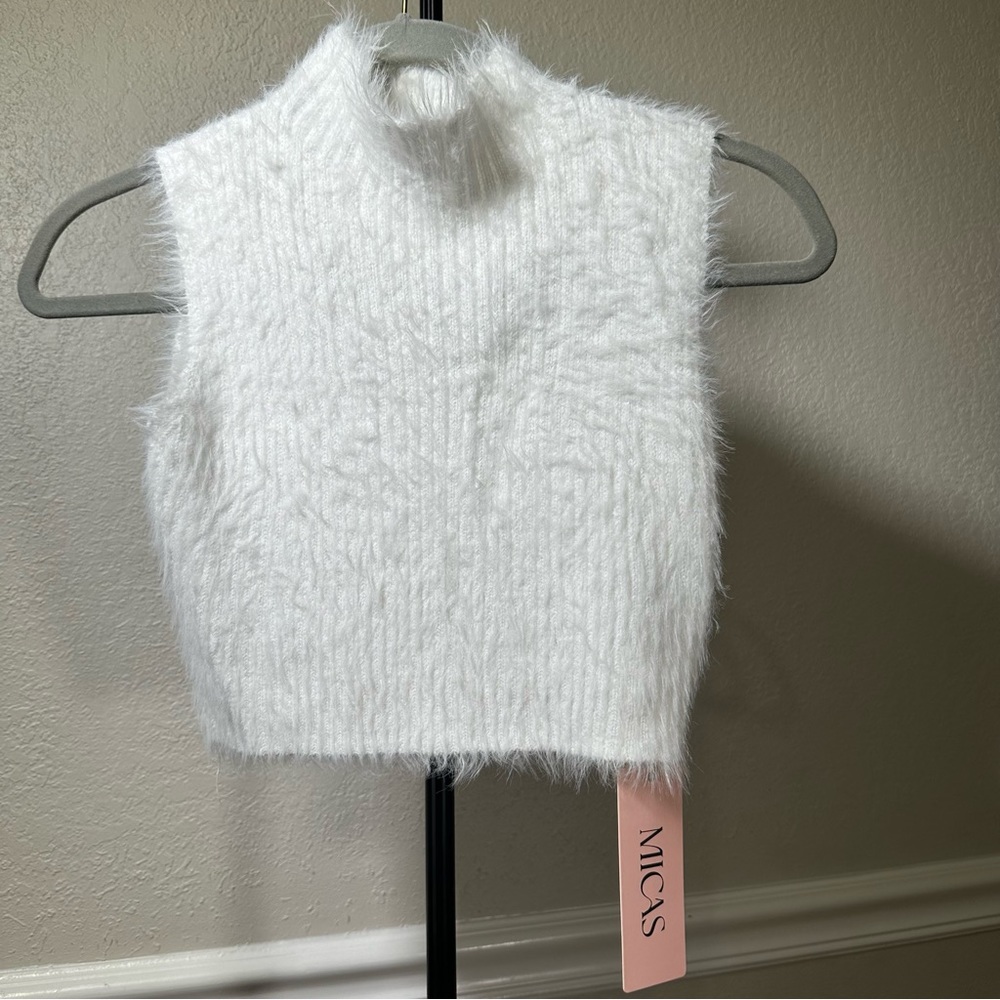 MICAS Crushed Mock Neck Sleeves Cropped Top